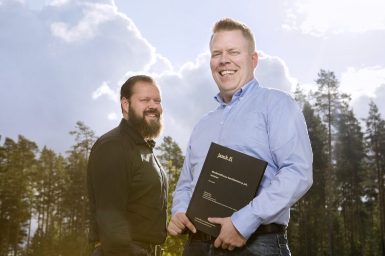 Mika Rasmus (left) and Mika Seppälä. Item management thesis Aviation Patria